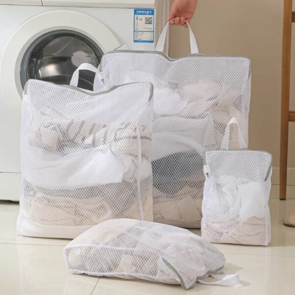 Reusable Mesh Laundry Bag for Washing Delicates and Clothing Care_1