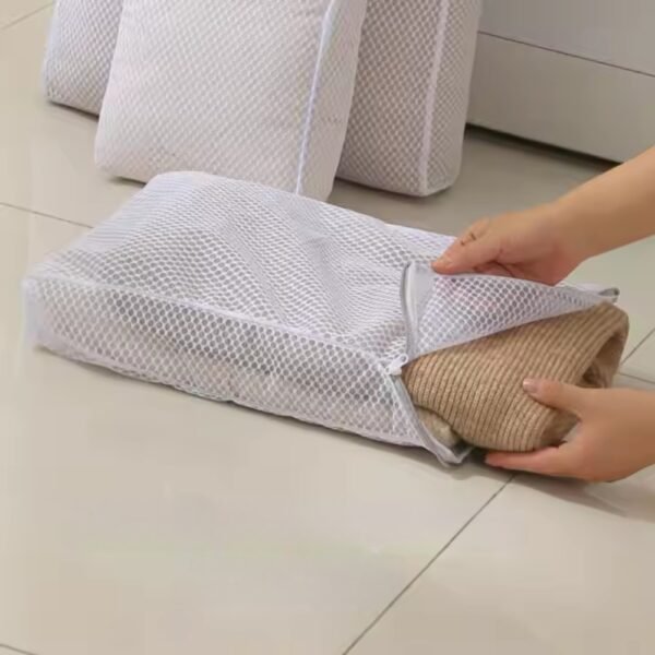 Reusable Mesh Laundry Bag for Washing Delicates and Clothing Care_3